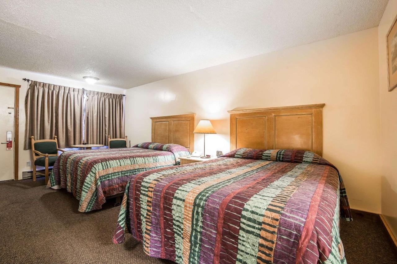 Econo Lodge Inn&Suites Kalispell Exterior foto